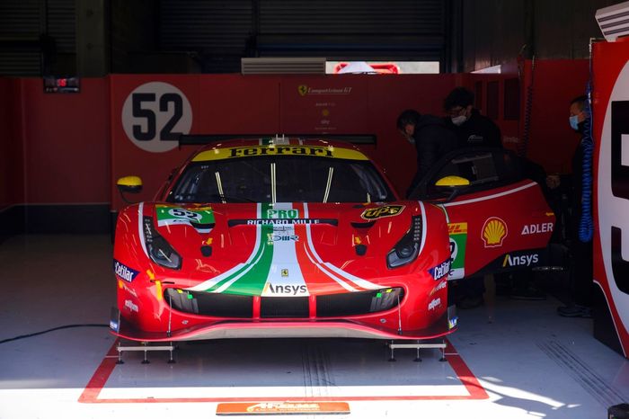#52 AF Corse Ferrari 488 GTE Evo: Daniel Serra, Miguel Molina