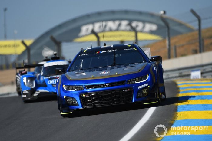 #24 Hendrick Motorsports Chevrolet Camaro ZL1 de Jimmie Johnson, Mike Rockenfeller, Jenson Button