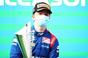 Race winner Robert Shwartzman, PREMA Racing