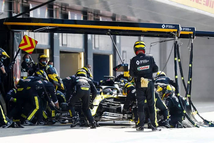 Daniel Ricciardo, Renault F1 Team R.S.20 pit stop