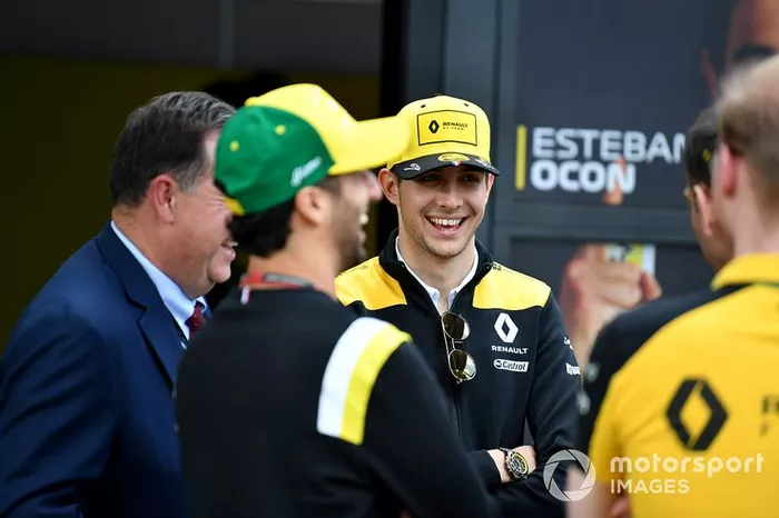 Esteban Ocon, Renault F1 e Daniel Ricciardo, Renault F1 nel paddock