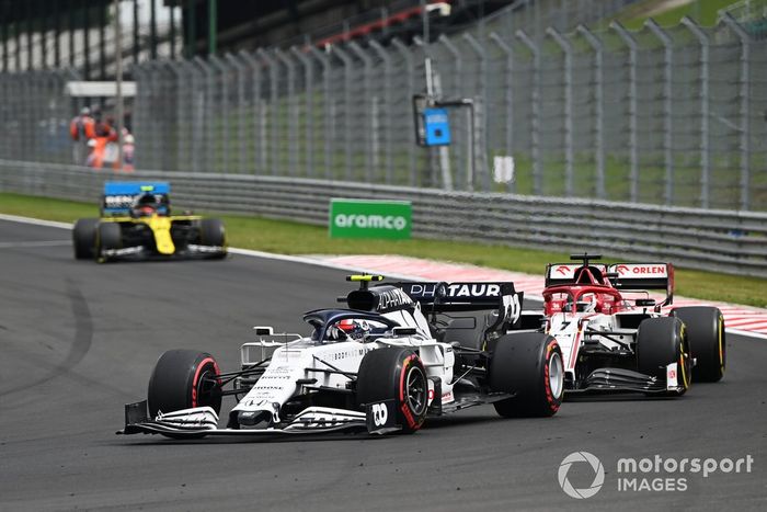 Pierre Gasly, AlphaTauri AT01, Kimi Raikkonen, Alfa Romeo Racing C39