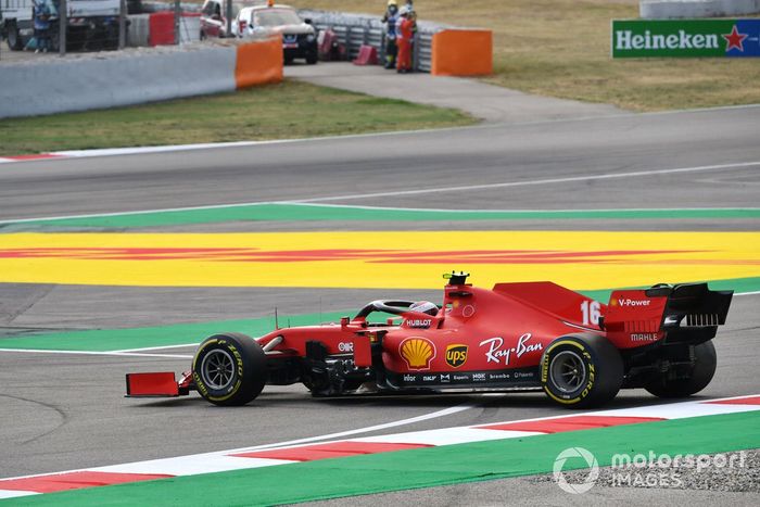 Charles Leclerc, Ferrari SF1000 hace un trompo debido a una falla eléctrica