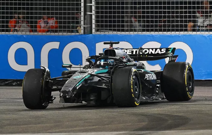 George Russell, accidente de Mercedes
