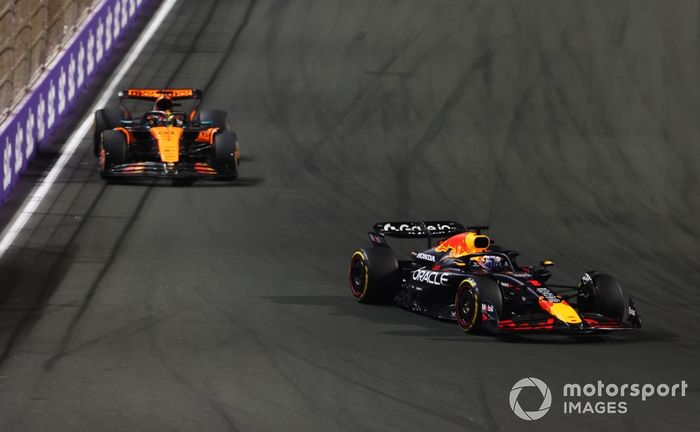 Oscar Piastri, McLaren, Max Verstappen, Red Bull Racing