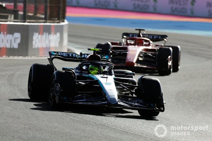 Lewis Hamilton, Mercedes F1 W15, Charles Leclerc, Ferrari SF-24