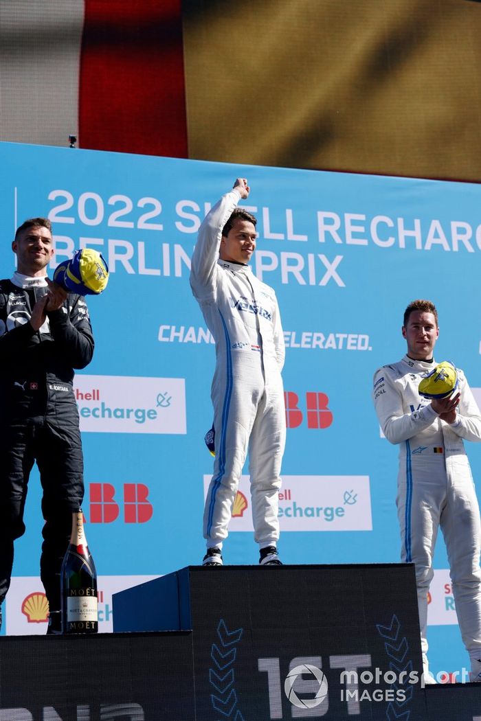 Podio: segundo lugar Edoardo Mortara, Venturi Racing, ganador Nyck de Vries, Mercedes-Benz EQ, tercer lugar Stoffel Vandoorne, Mercedes-Benz EQ
