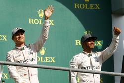 Podio: il vincitore Nico Rosberg, Mercedes AMG F1, terzo Lewis Hamilton, Mercedes AMG F1