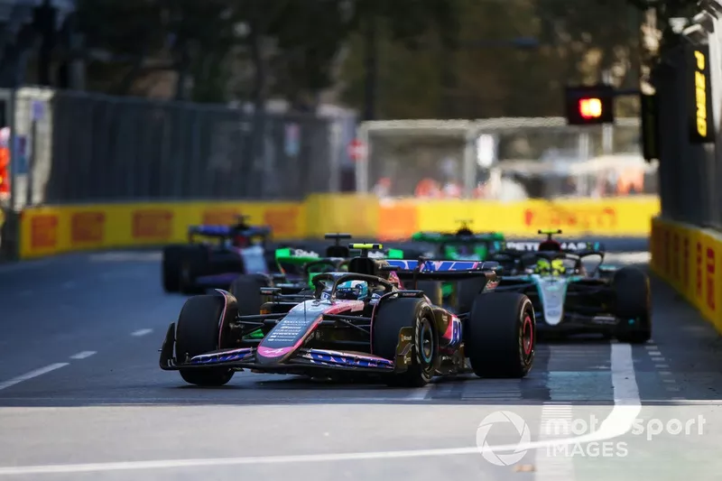 Pierre Gasly, Alpine A524, Lewis Hamilton, Mercedes F1 W15