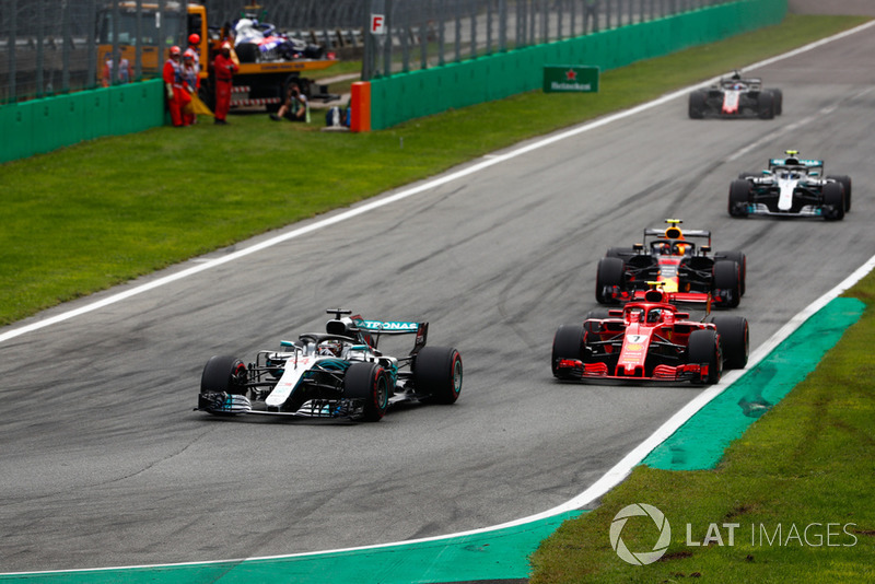 Lewis Hamilton, Mercedes AMG F1 W09, Kimi Raikkonen, Ferrari SF71H, Max Verstappen, Red Bull Racing RB14, Valtteri Bottas, Mercedes AMG F1 W09, y Romain Grosjean, Haas F1 Team VF-18