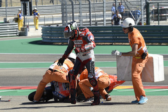 La caduta di Jorge Lorenzo, Ducati Team, alla partenza