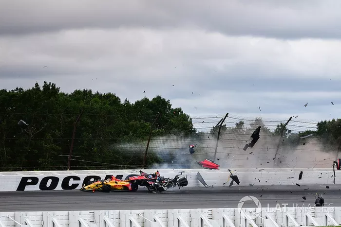 Robert Wickens, Schmidt Peterson Motorsports Honda, James Hinchcliffe, Schmidt Peterson Motorsports Honda, Ryan Hunter-Reay, Andretti Autosport Honda, Pietro Fittipaldi, Dale Coyne Racing Honda, choque