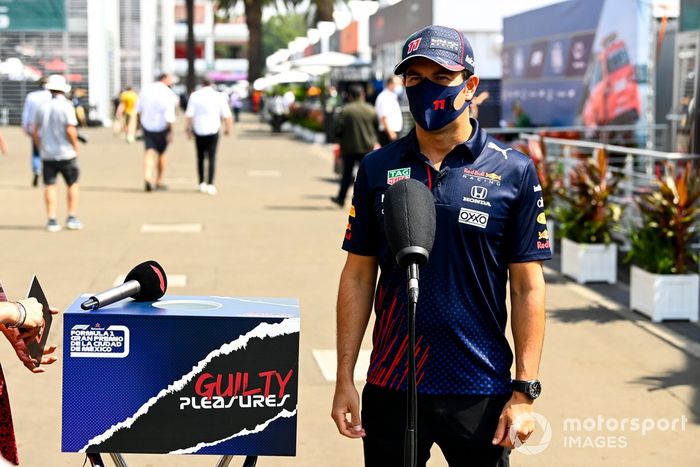 Sergio Pérez, Red Bull Racing habla con los medios de comunicación