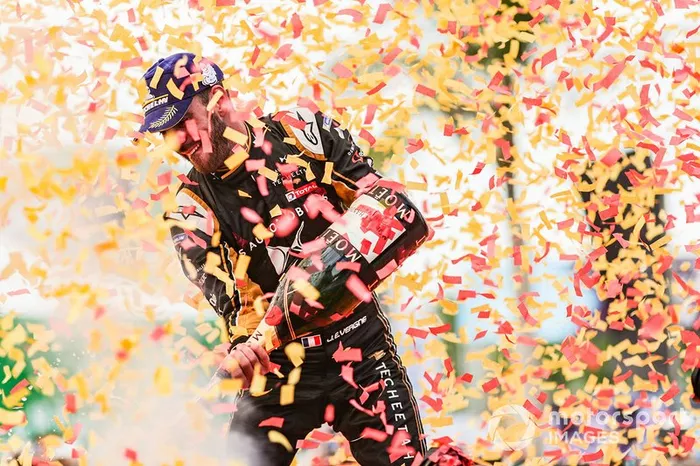 Jean-Eric Vergne, DS TECHEETAH, celebra su triunfo en el podio