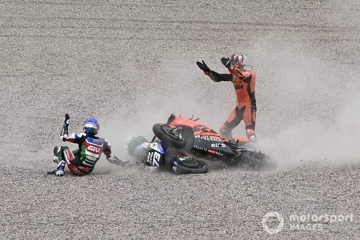 Caída de Danilo Petrucci, KTM Tech3, Alex Márquez, Team LCR Honda