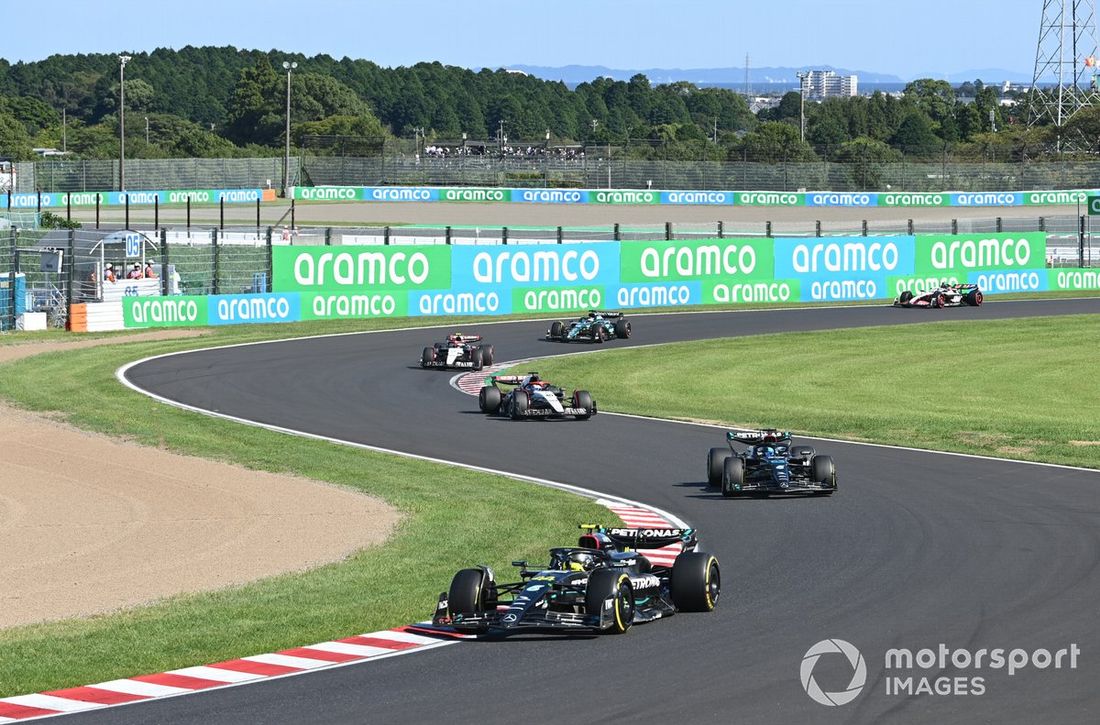 Lewis Hamilton, Mercedes F1 W14, George Russell, Mercedes F1 W14, Liam Lawson, AlphaTauri AT04