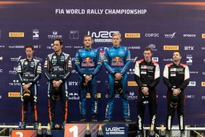 Podio: Ganadores Ott Tänak, Martin Järveoja, M-Sport Ford World Rally Team Ford Puma Rally1, segundo lugar Thierry Neuville, Martijn Wydaeghe, Hyundai World Rally Team Hyundai i20 N Rally1, tercer lugar Elfyn Evans, Scott Martin, Toyota Gazoo Racing WRT T