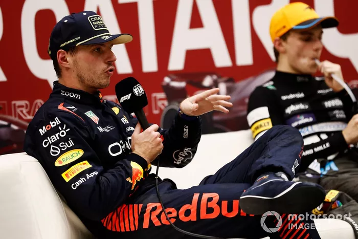 Max Verstappen, Red Bull Racing, 2ª posición y campeón del mundo de pilotos 2023, en la rueda de prensa posterior a la carrera Sprint.