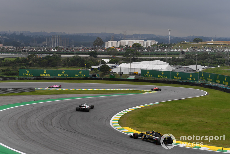 Карлос Сайнс-мол., Renault Sport F1 Team R.S. 18, Ромен Грожан, Haas F1 Team VF-18