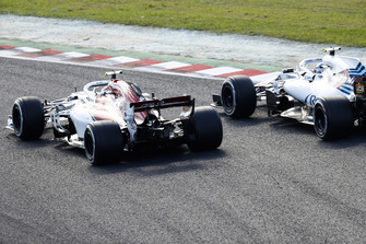 Sergey Sirotkin, Williams FW41, battles with Charles Leclerc, Sauber C37