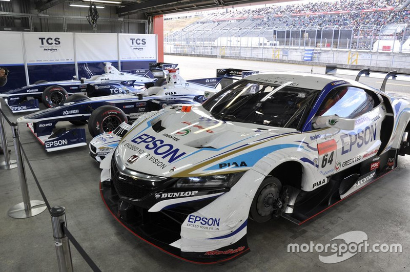 #64 Epson Modulo NSX-GT dan TCS NAKAJIMA RACING Super Formula