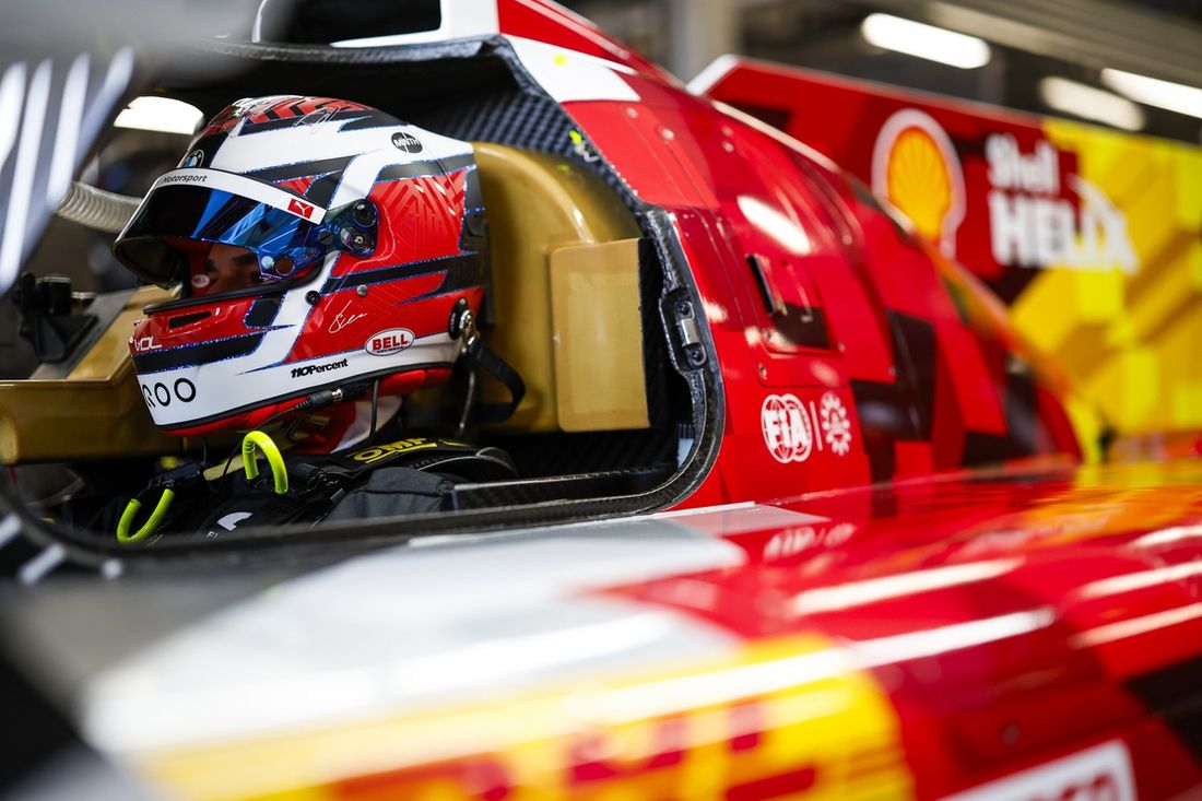 #20 BMW M Team WRT BMW M Hybrid V8: Rene Rast, Robin Frijns, Sheldon Van Der Linde