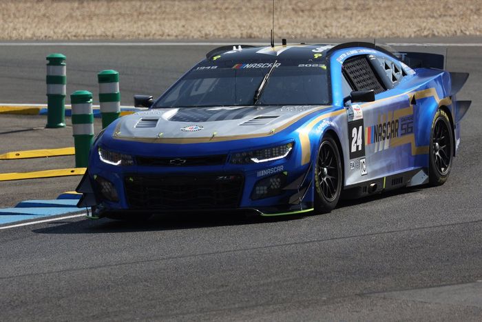 #24 Hendrick Motorsports Chevrolet Camaro ZL1 de Jimmie Johnson, Mike Rockenfeller, Jenson Button