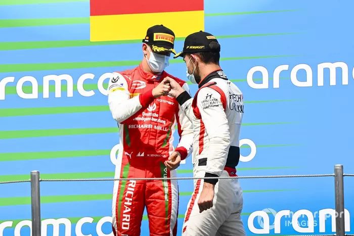Podio: segundo lugar Luca Ghiotto, HITECH GRAND PRIX, tercer lugar Mick Schumacher, Prema Racing