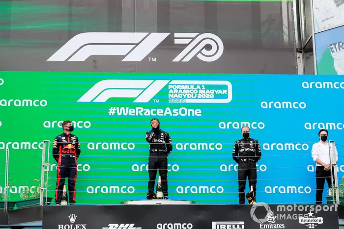 Podio: segundo lugar Max Verstappen, Red Bull Racing, ganador Lewis Hamilton, Mercedes-AMG Petronas F1 y el tercer lugar Valtteri Bottas, Mercedes-AMG Petronas F1