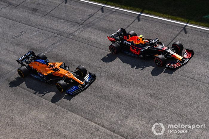 Alex Albon, Red Bull Racing RB16, Carlos Sainz Jr., McLaren MCL35