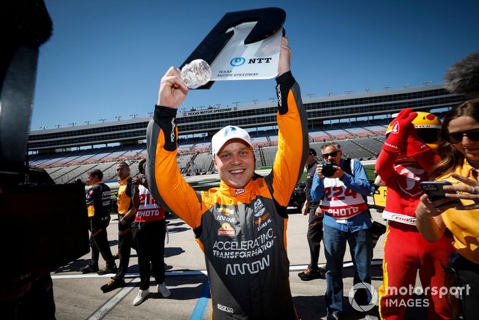 Ganador de la pole Felix Rosenqvist, Arrow McLaren SP Chevrolet