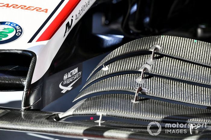 Detalle aerodinámico del ala delantera del Alfa Romeo Racing C39 