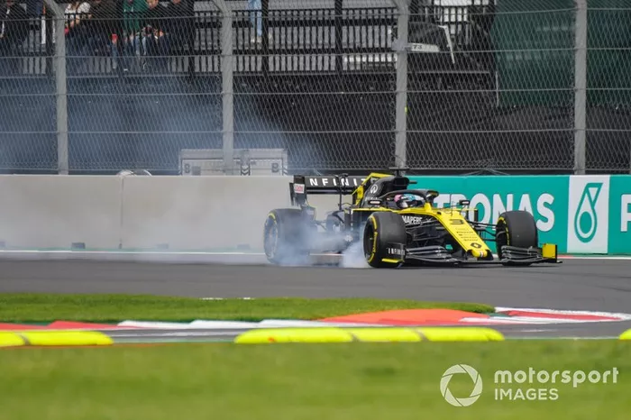 Daniel Ricciardo, Renault F1 Team R.S.19 bloquea una rueda delantera
