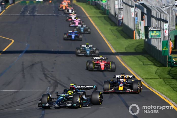 Lewis Hamilton, Mercedes F1 W14, Max Verstappen, Red Bull Racing RB19, Carlos Sainz, Ferrari SF-23