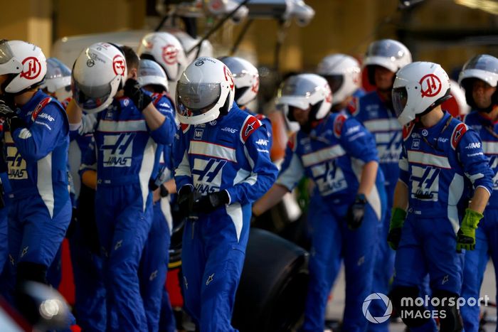 El equipo de boxes de Haas F1