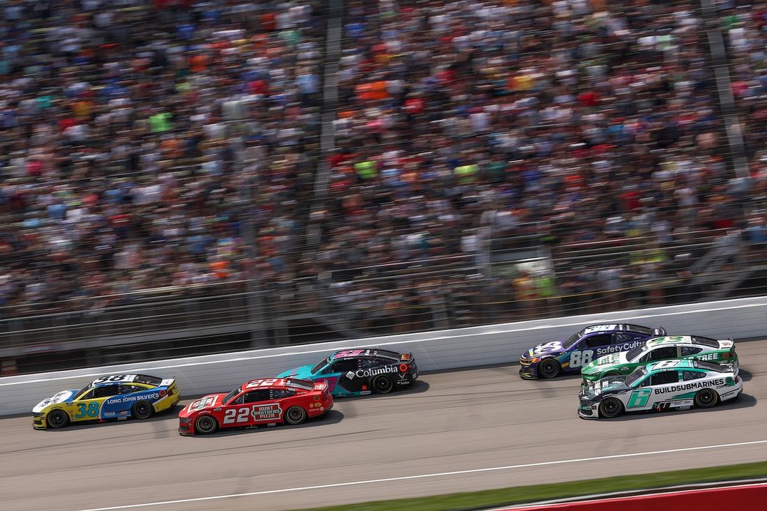 Zane Smith, Front Row Motorsports Ford, Joey Logano, Team Penske Ford, Bubba Wallace, 23XI Racing Toyota, Brad Keselowski, Roush Fenway Keselowski Racing Ford