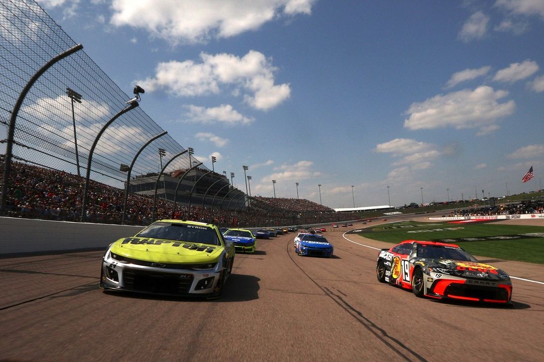 William Byron, Hendrick Motorsports Chevrolet, Chase Briscoe, Joe Gibbs Racing Toyota