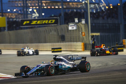 Lewis Hamilton, Mercedes F1 W08, Daniel Ricciardo, Red Bull Racing RB13