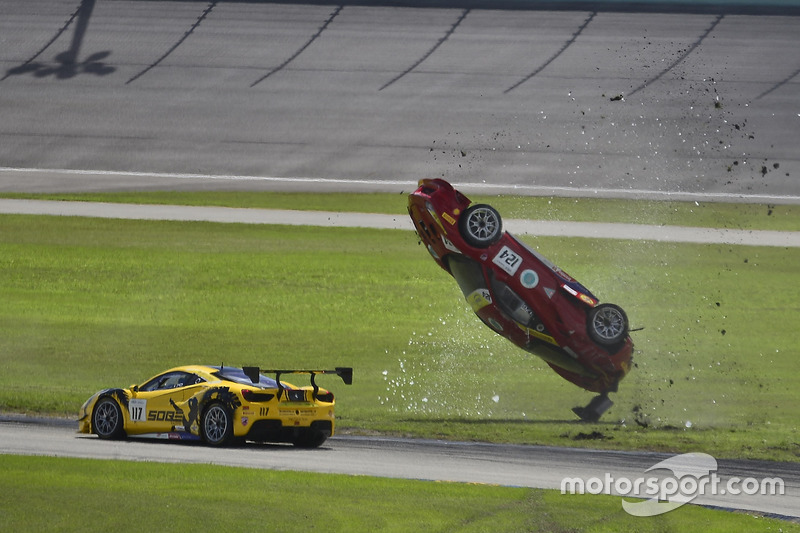 #124 Ferrari of Long Island Ferrari 488 Challenge: Jerome Jacalone, incidente