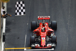 Le vainqueur Sebastian Vettel, Ferrari