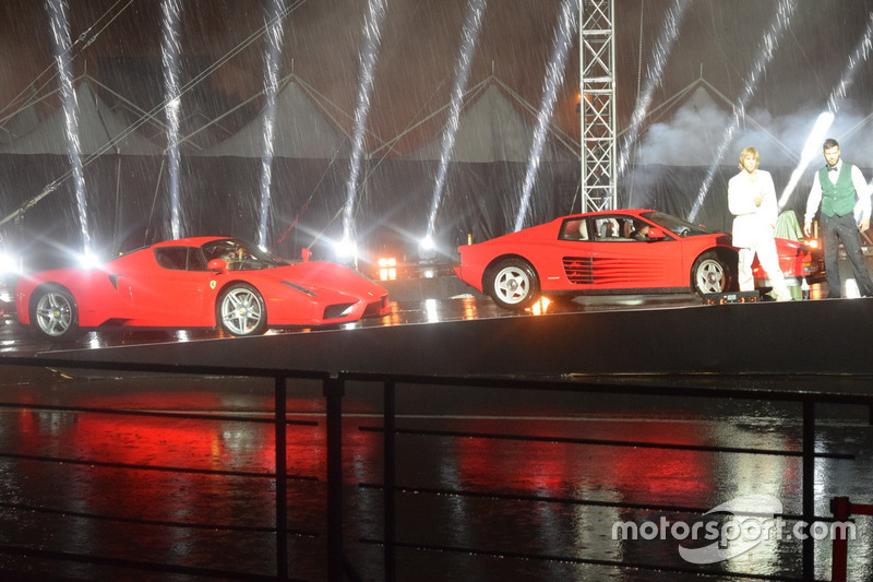 Ferrari Enzo та Ferrari Testarossa на Шоу 70-річчя Ferrari