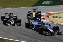Romain Grosjean, Haas F1 Team Team VF-17, Pascal Wehrlein, Sauber C36, Jolyon Palmer, Renault Sport