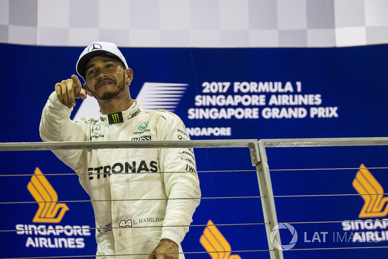 Podium: race winner Lewis Hamilton, Mercedes AMG F1