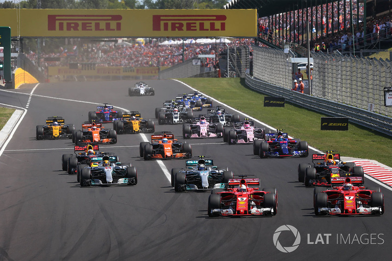 Себастьян Феттель, Ferrari SF70-H, лідирує на старті гонки