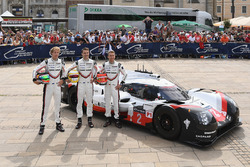 #2 Porsche Team Porsche 919 Hybrid: Timo Bernhard, Earl Bamber, Brendon Hartley
