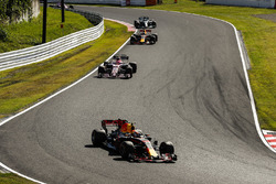 Max Verstappen, Red Bull Racing RB13, Esteban Ocon, Sahara Force India F1 VJM10, Daniel Ricciardo, R