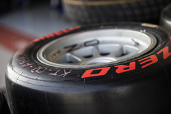 Шина Pirelli Supersoft GP3