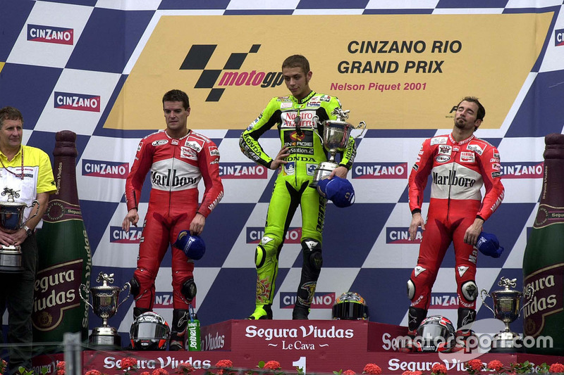 Podium GP500cc Brazil 2001: Valentno Rossi, Carlos Checa, dan Max Biaggi