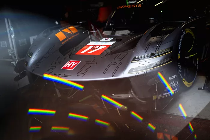 N.º 17 Genesis Magma Racing Genesis GMR-001