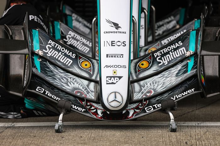 Mercedes W17 front wing